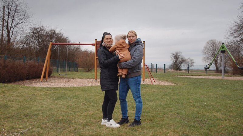 Lena und Patricia sind seit 14 Jahren ein Paar. Früh stand für die beiden fest, dass sie Eltern werden möchten. – Bild: ZDF und Alexander Stoll./​Alexander Stoll