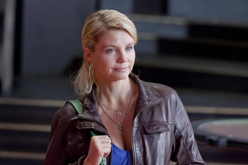 Um einen neuen Fall zu gewinnen, gibt Danni (Annette Frier) alles … – Bild: SAT.1 Eigenproduktionsbild frei