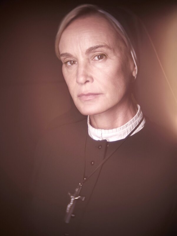 (2. Staffel) – In Schwester Judes (Jessica Lange) Augen sind die Insassen der Briarcliff-Nervenheilanstalt nur Opfer ihrer eigenen sündigen Triebe und das muss bestraft werden … – Bild: ProSieben Fun