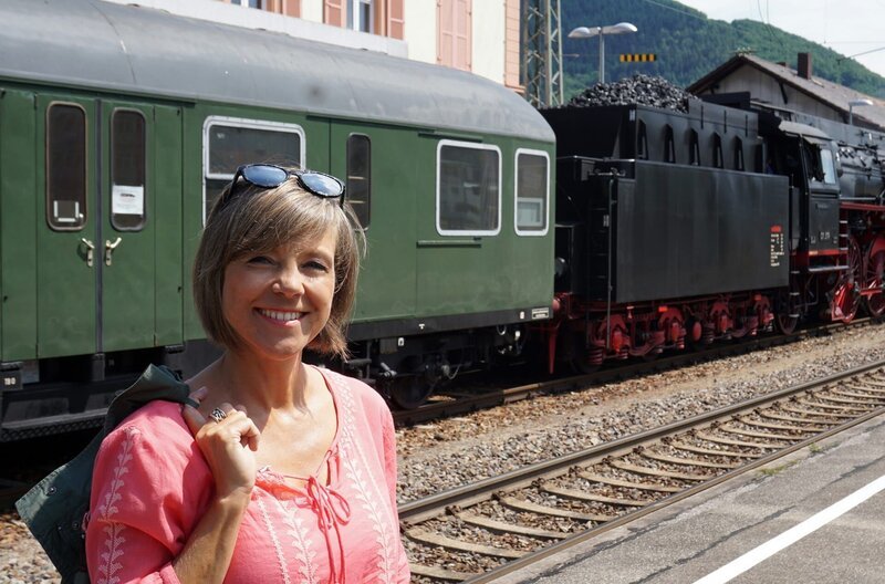 Dampfzug der Schwarzwaldbahn mit Annette Krause. – Bild: Jochen Schmid