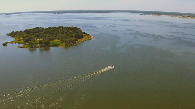 The gamekeeper is looking for a rifleman who killed a forest rattlesnake. – Bild: Animal Planet