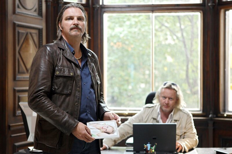 Stefan Jürgens (Carl Ribarski), Gregor Seberg (Helmuth Nowak). – Bild: ORF/​SATEL-Film/​Petro Domenigg