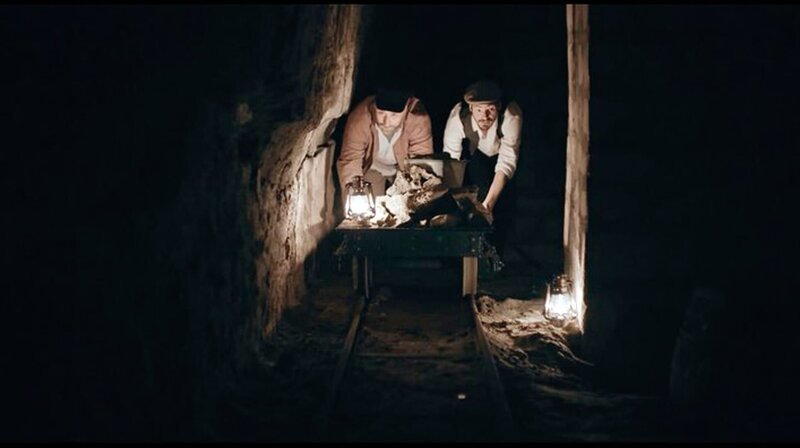 Arbeiter gruben für die Kanalisation ein 2000 Kilometer langes Tunnelsystem. – Bild: phoenix/​ZDF/​La Famiglia