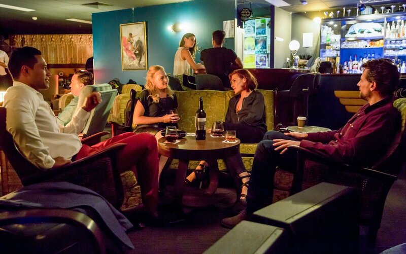 (v.li.): Uli Latukefu (Jesse Walsh), Anna Lise Phillips (Stephanie Tolson), Mirrah Foulkes (Soroya Dass), Ioan Gruffudd (Dr. Daniel Harrow). – Bild: ORF/​Disney/​ABC