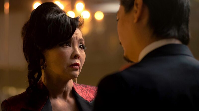 Die Nachtclubbesitzer Inaba (Miyuki Matsuda) lässt sich nicht einschüchtern. – Bild: HBO Max/​Fifth Season, LLC