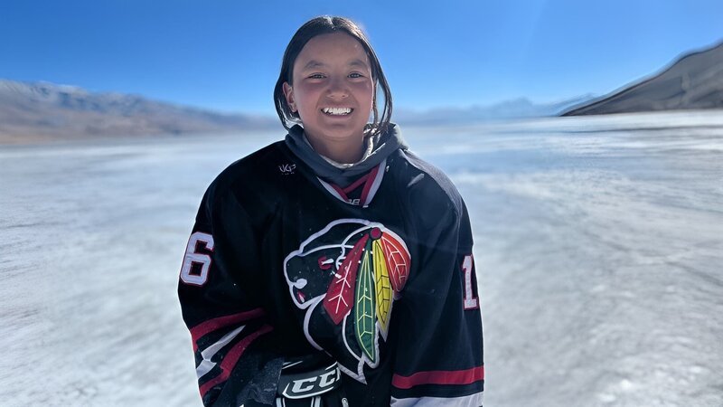 Eishockey im Himalaya – eine Spielerin in der Klimakrise 1 – Bild: SWR/​ Irja von Bernstorff