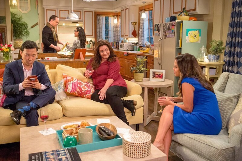 Eddie Shin (Richard), Diedrich Bader (Greg Otto), Ali Wong (Doris), Katy Mixon (Katie Otto), Vanessa Lachey (Crissy). – Bild: ORF/​Disney/​ABC/​Michael Ansell