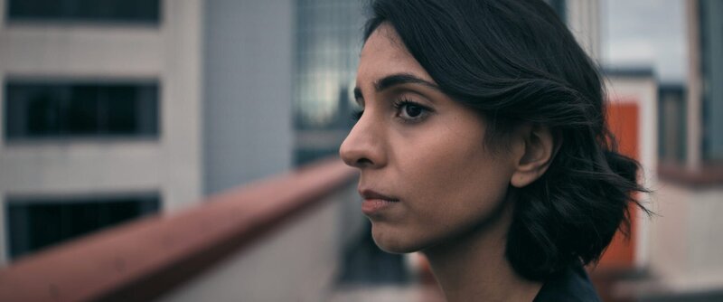 Archie (Anjli Mohindra) – Bild: Simon Ridgway /​ Sky Studios /​ Die Verwendung ist nur bei redaktioneller Berichterstattung im Rahmen einer Programmankündigung ab 2 Monate vor der ersten Auss /​ © Sky Studios Limited. All Rights Reserved.