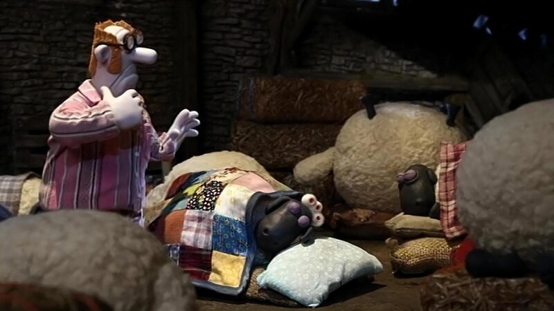 Wohin? Der Farmer hat sich ausgesperrt und sucht einen Schlafplatz im warmen Schafstall. – Bild: WDR/​Aardman Animation Ltd./​BBC