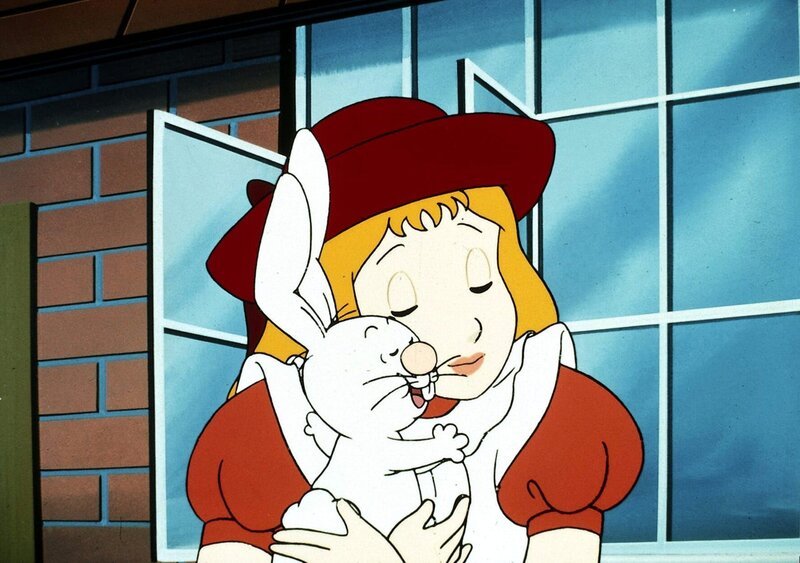 Alice und Benny Bunny sind sehr schnell gute Freunde geworden. Sie teilen ein großes Geheimnis. Außer Alice weiß niemand, dass Benny Bunny sprechen kann. – Bild: ZDF/​Apollo-Film