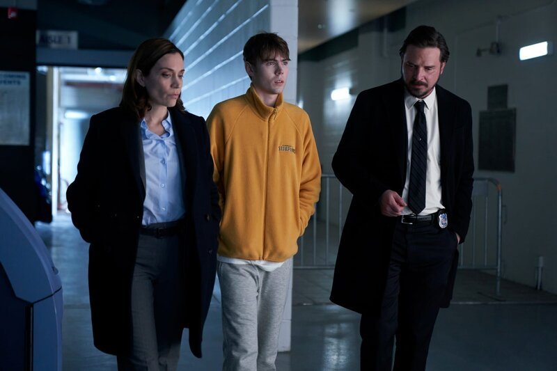 Detective Sergeant Frankie Bateman (Kathleen Munroe, li.), Detective Sergeant Henry Graff (Aden Young, re.) – Bild: Steve Wilkie /​ UNIVERSAL /​ LOTCI Season 1 Inc.