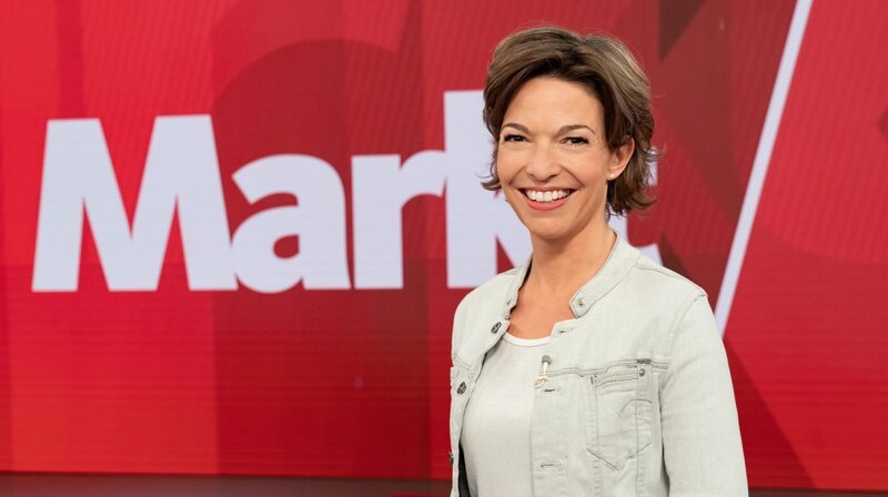 Moderatorin Anna Planken – Bild: WDR/​Annika Fußwinkel