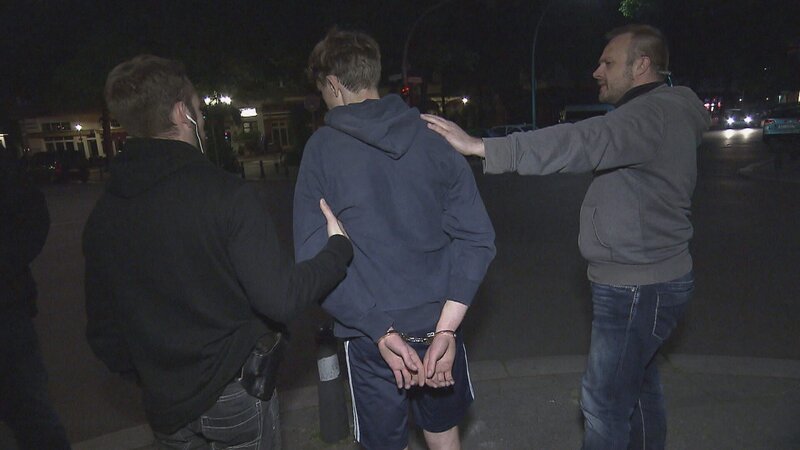 Scene from Spezialeinheit für Deutschland -Die Bundespolizei episode  Einsatz auf den Gleisen – Bild: Spiegel TV Wissen (DE)