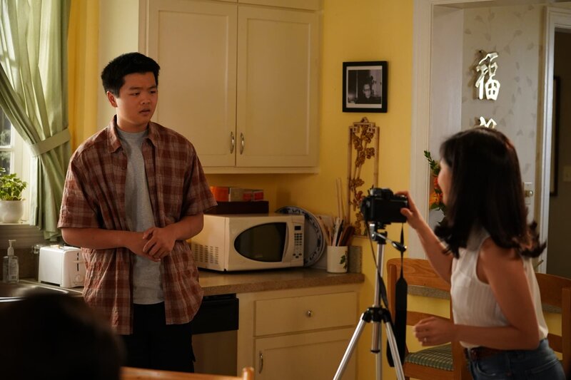 Eddie Huang (Hudson Yang, l.); Jessica Huang (Constance Wu, r.) – Bild: American Broadcasting Companies