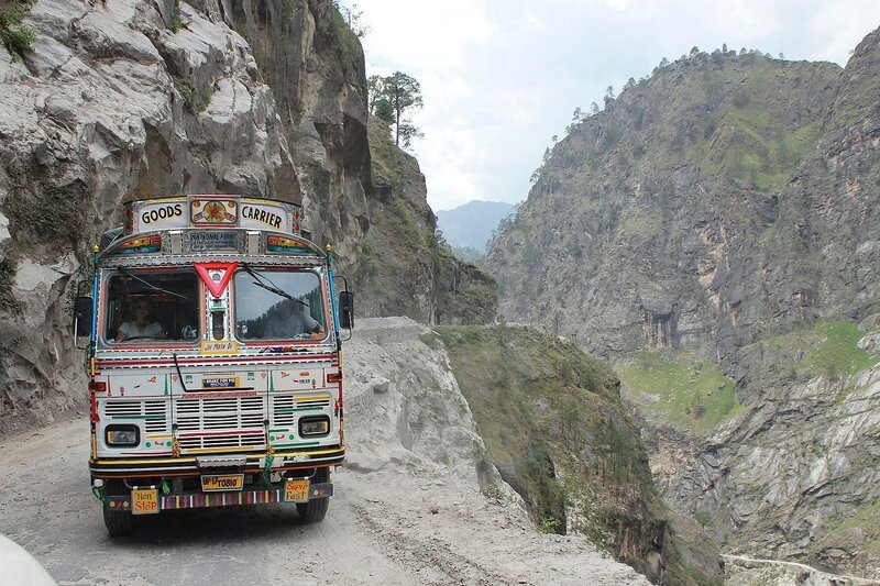 Das Himalaya-Gebirge stellt die Trucker aus Alaska immer wieder vor neue Herausforderungen. – Bild: ProSieben MAXX