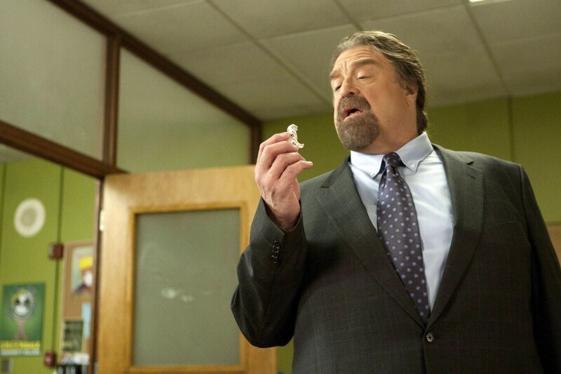 Vice Dean Laybourne (John Goodman) – Bild: CPT Holdings, Inc. All Rights Reserved. Lizenzbild frei