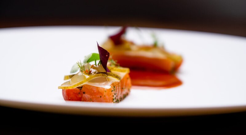 SAARL√ÑNDISCHER RUNDFUNK AM PASS – GESCHICHTEN AUS DER SPITZENK√úCHE (2. STAFFEL), „Mit Sterne-Koch Benjamin Gallein“, ab Donnerstag, 22.12.22, in der ARD-Mediathek Soljanka von Sterne-Koch Benjamin Gallein  Zweite Staffel des Erfolgsformats ‚ÄûAM PASS ‚Äì Geschichten aus der Spitzenk√ºche‘Äú Die sechsteilige Serie ‚ÄûAM PASS – Geschichten aus der Spitzenk√ºche‘Äú erz√§hlt visuell aufwendig von den Menschen hinter den Kulissen. Ab Donnerstag, 22. Dezember, in der ARD Mediathek. Ab Samstag, 7. Januar, 17:00 Uhr, im SR Fernsehen. ¬© SR/​Christoph Heymann, honorarfrei – Verwendung gem√§√ü der AGB im engen inhaltlichen, redaktionellen Zusammenhang mit genannter SR-Sendung bei Nennung „Bild: SR/​Christoph Heymann“ (S2). SR-Unternehmenskommunikation, Tel: 0681/​602⁠–⁠2042 oder -2043, Fax: -2049, Unternehmenskommunikation@sr.de – Bild: SR/​Christoph Heymann /​ SR-Kommunikation