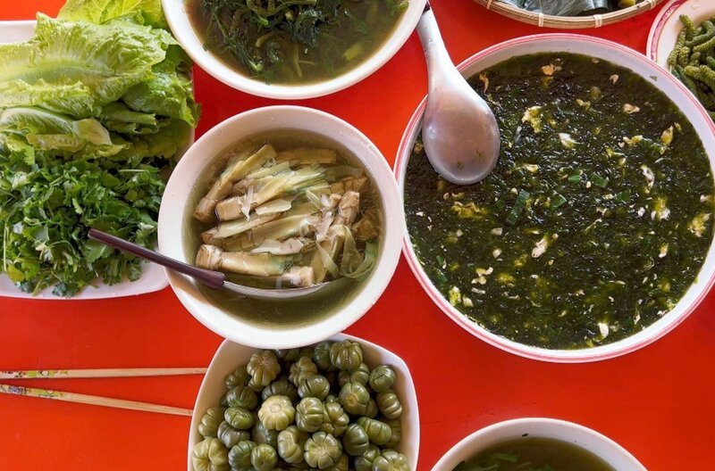 Frisch geerntet: In Fengbin serviert Mayaw in Sojaöl gebratene Pandan-Herzen – ein einfaches und gesundes Gericht. – Bild: Elephant Doc