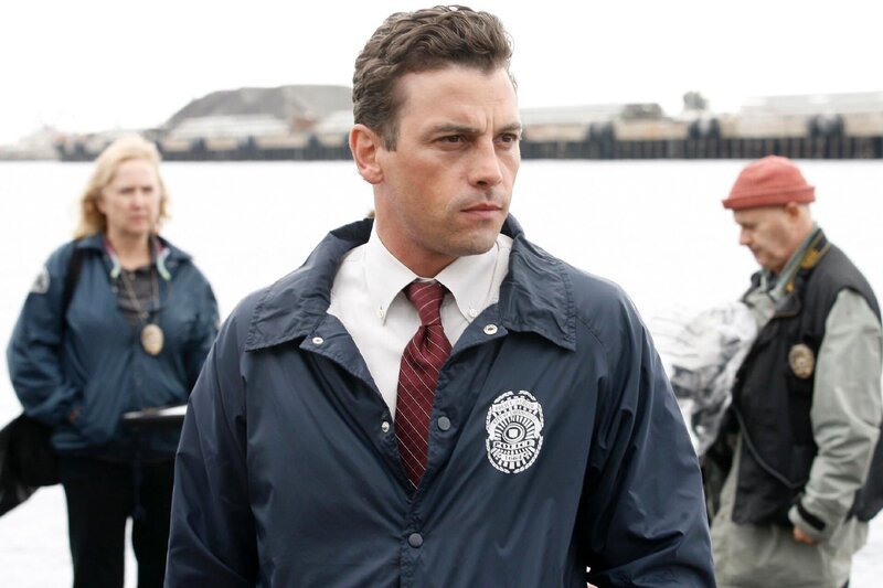 Detective Rex Winters (Skeet Ulrich, vorne) – Bild: RTL Nitro