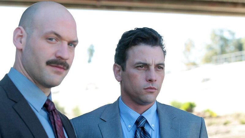 Detective Thomas „TJ“ Jaruszalski (Corey Stoll, l.) und Detective Rex Winters (Skeet Ulrich) – Bild: TVNOW /​ Universal