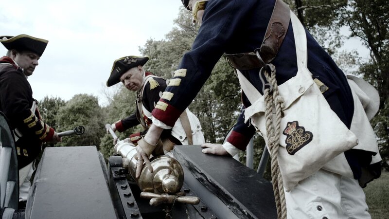 Nachstellung: Soldaten während einer der Schlachten des amerikanischen Unabhängigkeitskrieges. – Bild: REVO1 Productions Inc /​ THE HISTORY CHANNEL