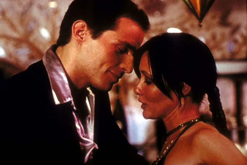 Bane (Antonio Sabàto jr., l.) ahnt nicht, dass Prue (Shannen Doherty, r.) eine Hexe ist. – Bild: ProSieben Media AG