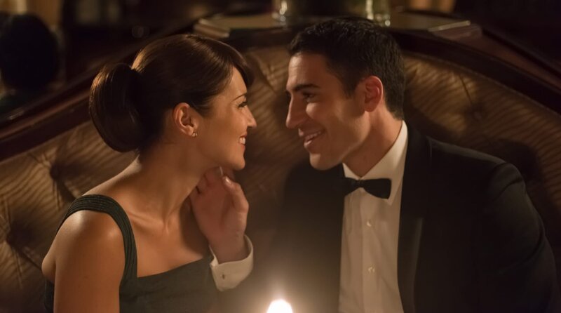 Ana Ribera (l., Paula Echevarría) und Alberto Marquez (r., Miguel Ángel Silvestre). – Bild: WDR