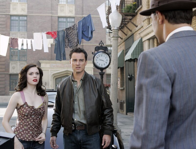 Im Kampf gegen das Böse: Brody (Kerr Smith, M.) und Paige (Rose McGowan, l.) … – Bild: Paramount Pictures Lizenzbild frei