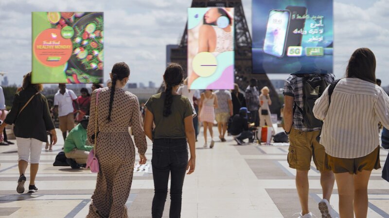 Visuelle Darstellung von personalisierter Werbung – Bild: SRF/​Polar Star Films/​Yuzu Productions
