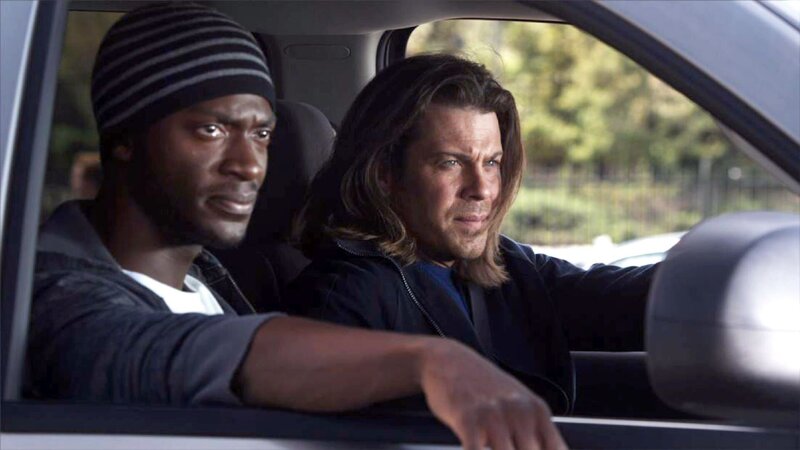 Eine wohltätige Einrichtung wurde um ihre Spendengelder betrogen. Hardison und Eliot lassen den Betrüger nicht so leicht davon kommen. – Bild: VOX