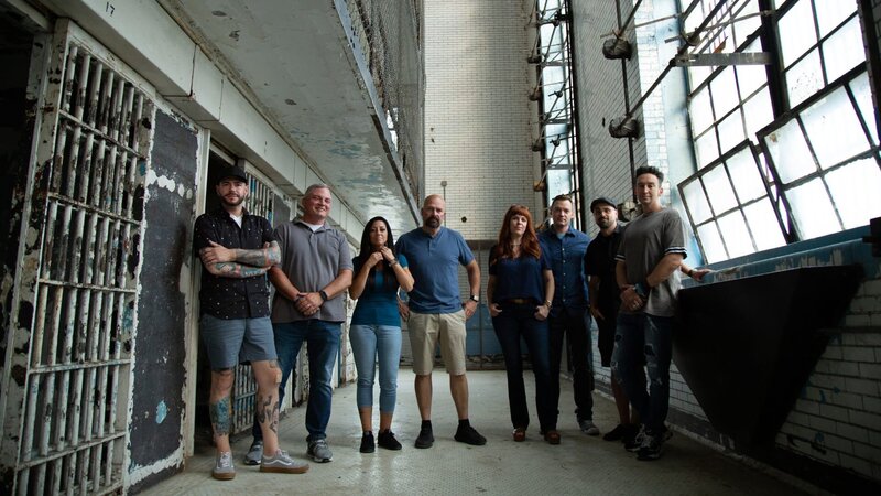 L-R: Steve Gonsalves, Les Martin, Shari DeBenedetti, Jason Hawes, Amy Bruni, Adam Berry, Dave Tango und Dustin Pari. – Bild: Discovery Communications.