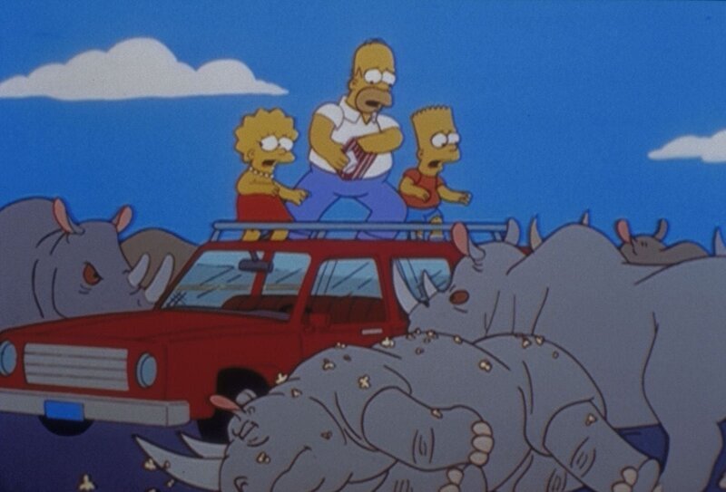 Lisa, Homer (Mi.) und Bart freuen sich, dass die Rhinozerosse erledigt sind. – Bild: ProSieben Media AG