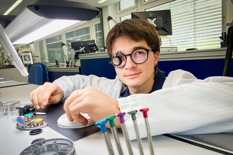 Fabain Kappeler in der Schnupperlehre – Bild: SRF