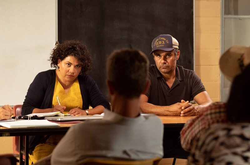 Alex Irving (Deborah Mailman) und Tom Campbell Jr (Aaron Pedersen). – Bild: HR/​Blackfella Films & all3media international