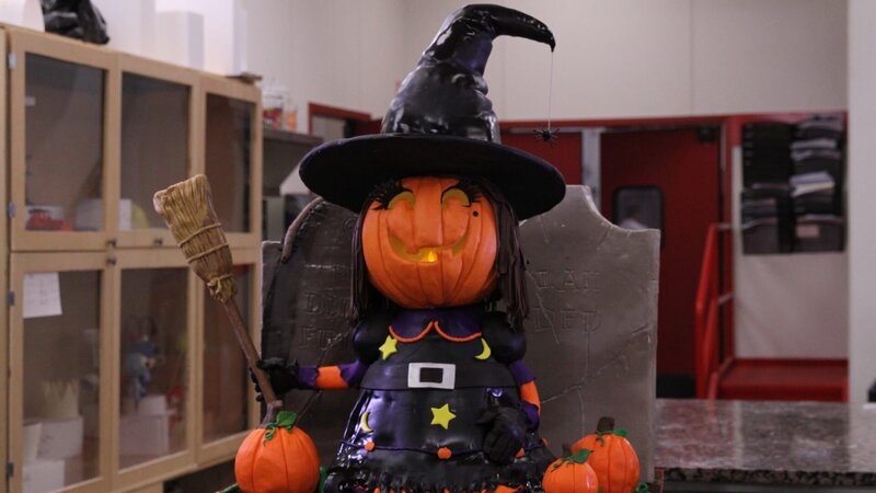 The finished Cute Halloween Witch cake. – Bild: Discovery Communications