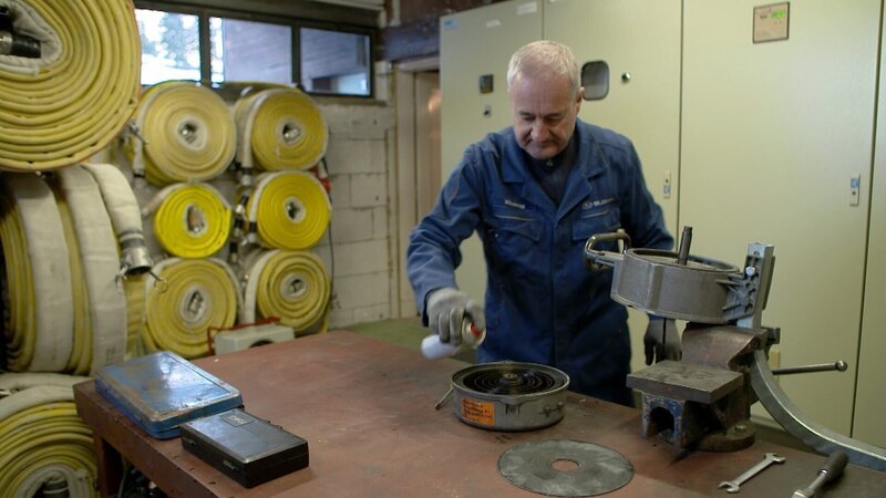  Hermann Wiltschnigg jun. in seiner Werkstatt bei den Holzmeisterliften. – Bild: ORF/​WOLFGANG SCHERZ/​Mellacher