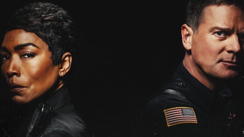 Angela Bassett (Athena Grant), Peter Krause (Bobby Nash). – Bild: ORF/PRO7/Fox Media Angela Bassett (Athena Grant), Peter Krause (Bobby Nash). – Bild: ORF/PRO7/Fox Media