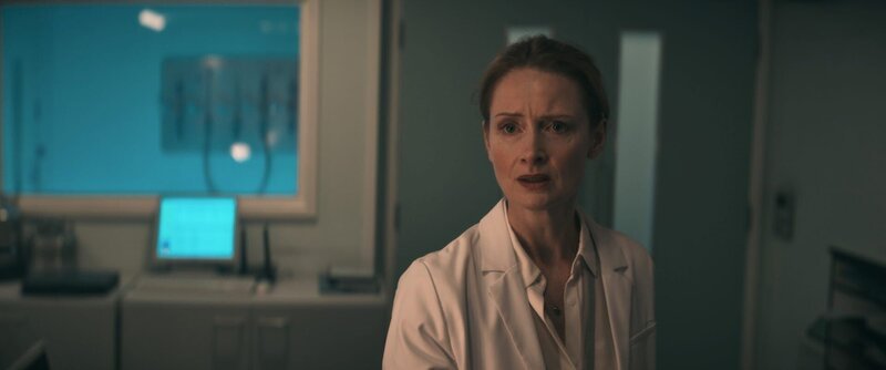 Dr Gray (Zoe Telford) – Bild: Simon Ridgway /​ Sky Studios /​ Die Verwendung ist nur bei redaktioneller Berichterstattung im Rahmen einer Programmankündigung ab 2 Monate vor der ersten Auss /​ © Sky Studios Limited. All Rights Reserved.