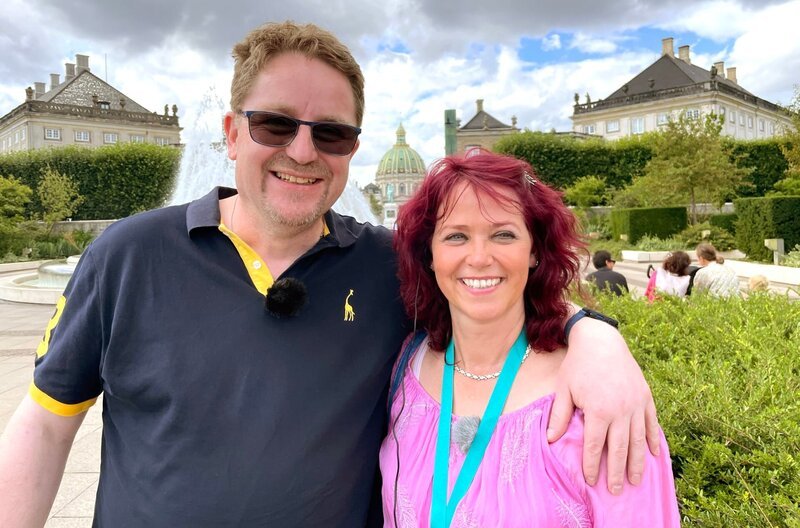 Die „Grand Lady“ in Kopenhagen in Dänemark. Die Passagiere Andy Spang und Kirsten von Nida. – Bild: BR/​Bewegte Zeiten Filmproduktion GmbH/​Deborah Stöckle