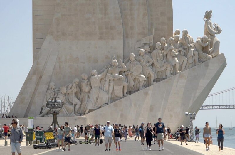 Stolz und Unbehagen: In Portugal trägt jedes Bauwerk die Handschrift von Diktator Salazar und seiner nationalistisch-autoritären Ideologie des Estado Novo – doch ein Monument sticht besonders hervor … – Bild: Elephant Doc
