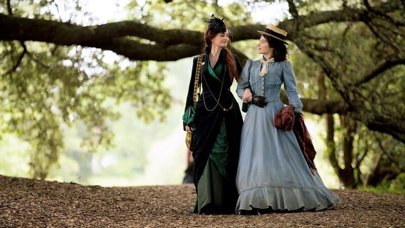 Lydia Wells (Eva Green, l.); Anna Wetherell (Eve Hewson, r.) – Bild: The Luminaries Production Ltd Lizenzbild frei
