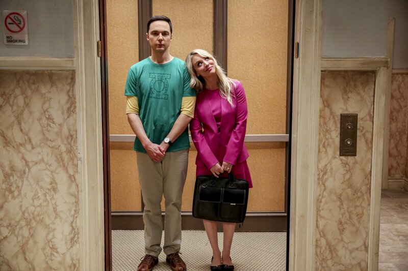 Jim Parsons (Sheldon Cooper), Kaley Cuoco (Penny). – Bild: 2019 WBEI. All rights reserved. /​ Michael Yarish Lizenzbild frei