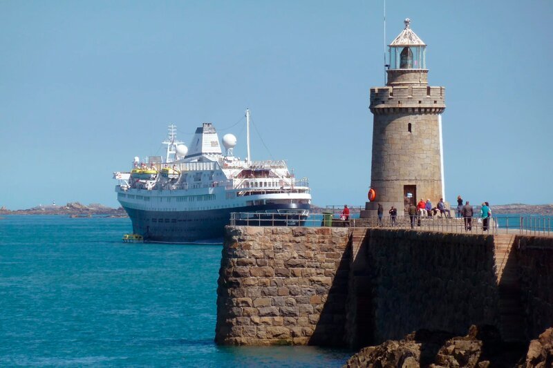 Mole von Saint Peter Port. – Bild: SR/​Peter Kruchten