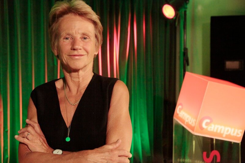 Heute erläutert die Medizinerin Prof. Dr. Vera Regitz-Zagrosek (im Bild) von der Charité Berlin, warum für Männer und Frauen unterschiedliche Behandlungsmethoden nötig sind. Und der Soziologe Prof. Dr. Ortwin Renn vom Institut für transformative Nachhaltigkeitsforschung in Potsdam fragt, warum wir heute länger leben und trotzdem immer mehr um unser Leben fürchten. – Bild: Henrik Jordan /​ BR