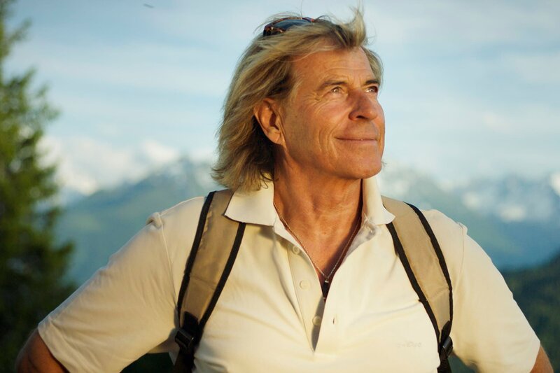 Hansi Hinterseer bei Dreharbeiten – Bild: ServusTV /​ Moonlake Entertainment