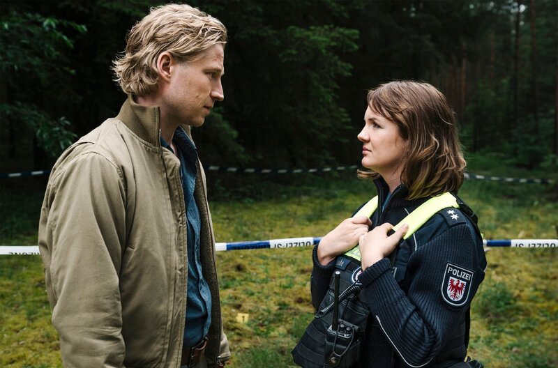 Der Krimi aus Brandenburg: Die Raaben und das tote Mädchen – Bild: rbb/​Elliott Kreyenberg