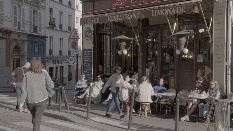 Straßencafé in Paris am Montmartre. – Bild: ZDF und Autentic GmbH