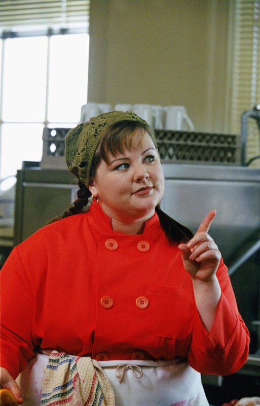 Kann Sookie (Melissa McCarthy) Lorelei und auch Rory helfen, mit ihren Gefühlen und Beziehungsproblemen zurecht zu kommen? – Bild: Warner Bros.