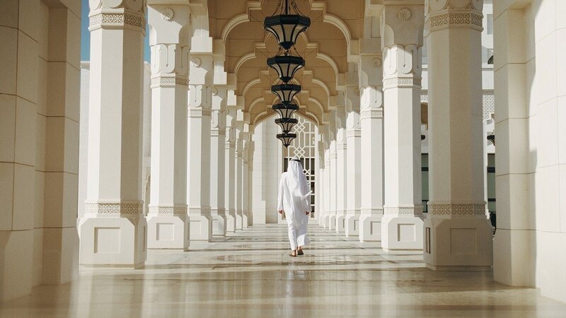 Die Arabischen Emirate vermitteln einen trügerischen Eindruck. +++ Die Verwendung des sendungsbezogenen Materials ist nur mit dem Hinweis und Verlinkung auf RTL+ gestattet. +++ – Bild: RTL /​ BRAINWORKS