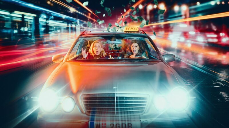 (v.li.): Juliette Koons (Caroline Peters), Maggy (Daniela Golpashin). – Bild: ORF/​Gebhardt Productions/​[M] Landsiedl [F] Domenigg